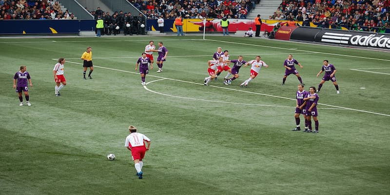 Các thể loại đá phạt bóng đá hiện có